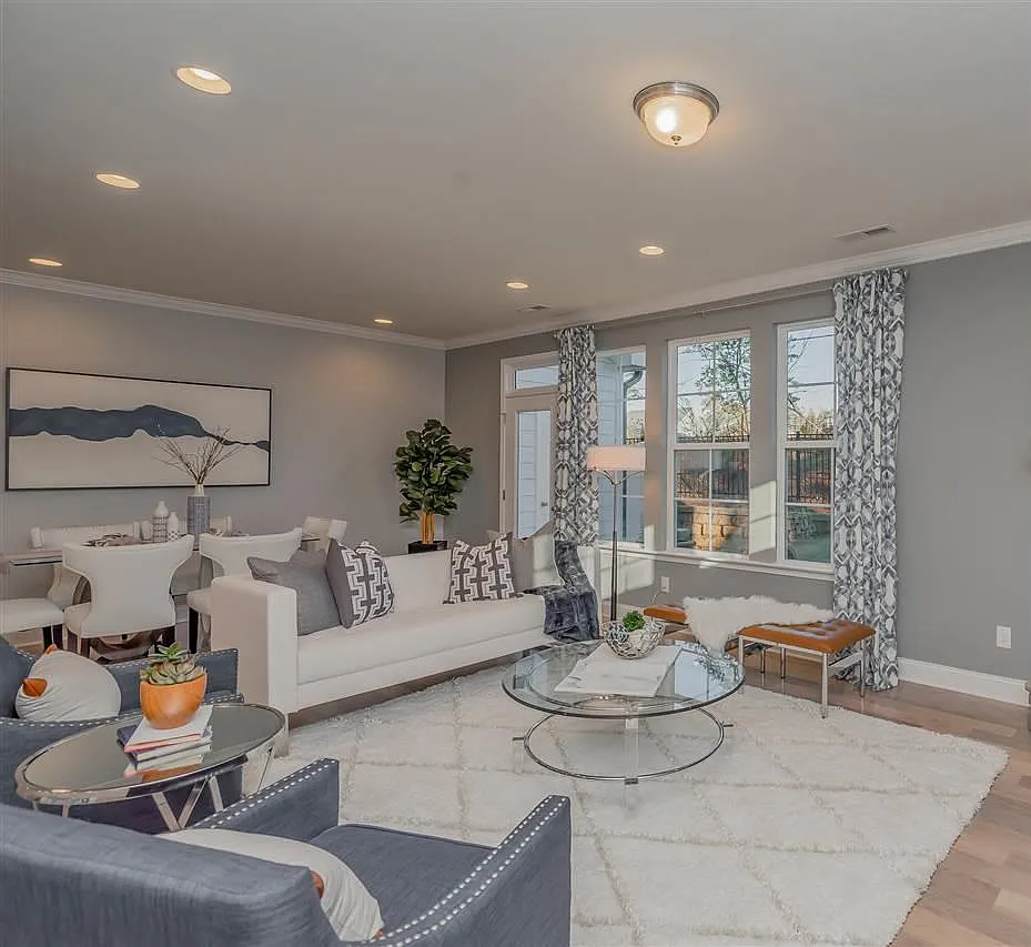 1009 Brennan Green Ct — Photo 2