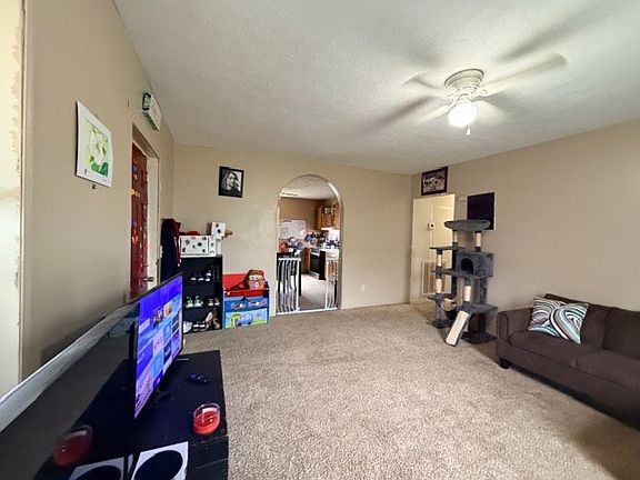 4th image of 113 Ridge Ave
