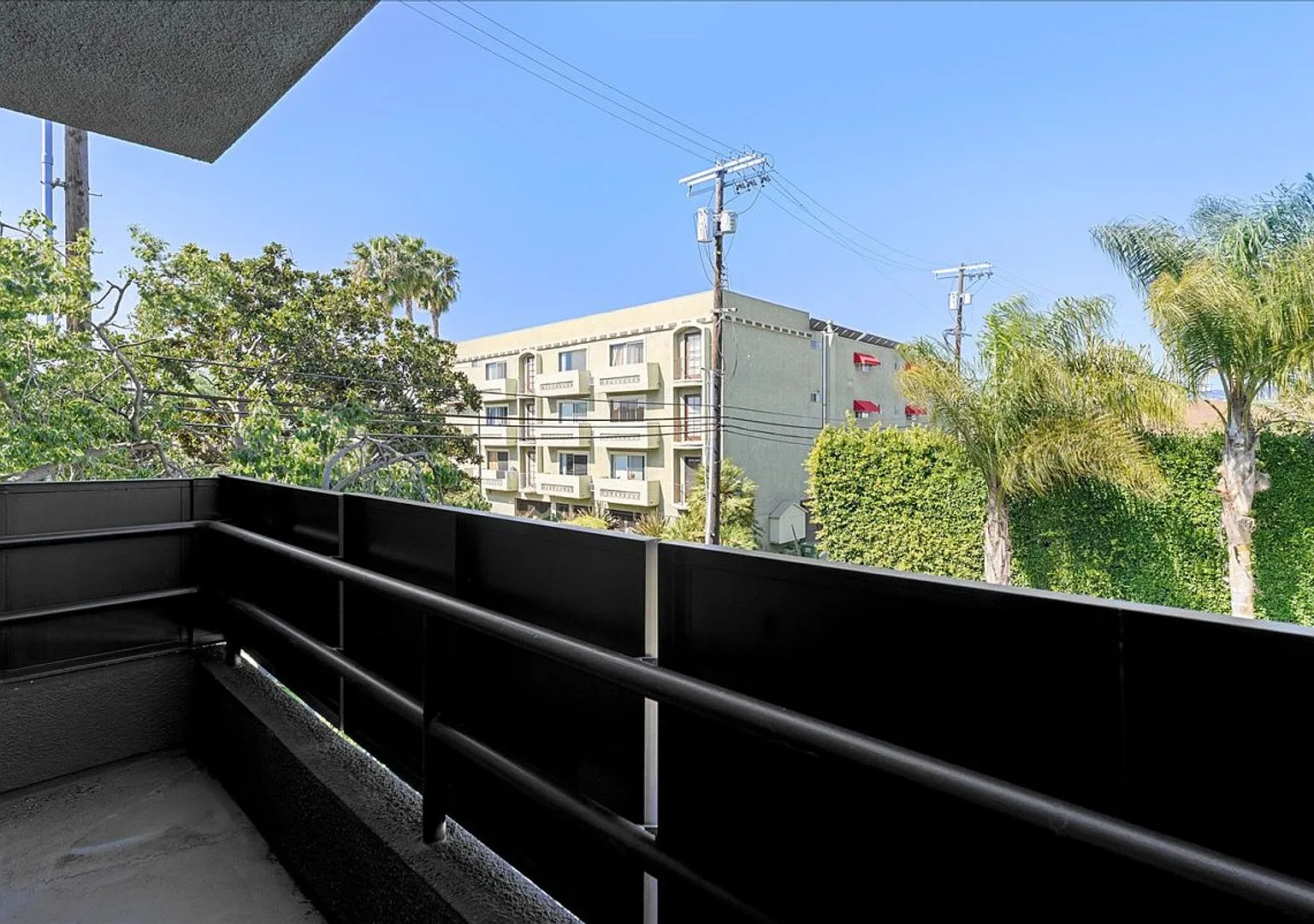 Welcome To Your New West LA Apartment! — Photo 4