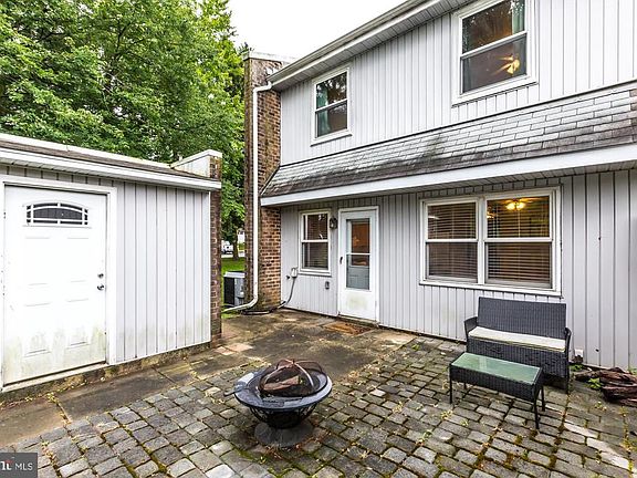 5th image of 300 Astor Ct