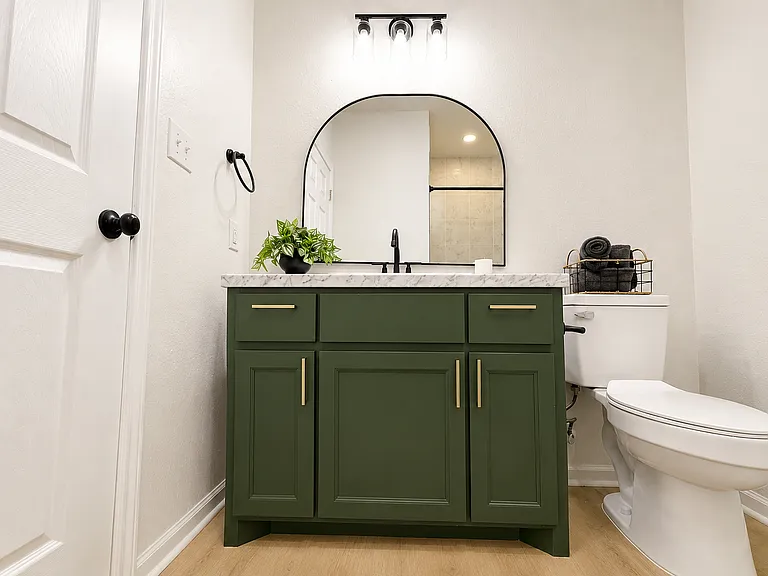 817 W Cox St — Photo 15