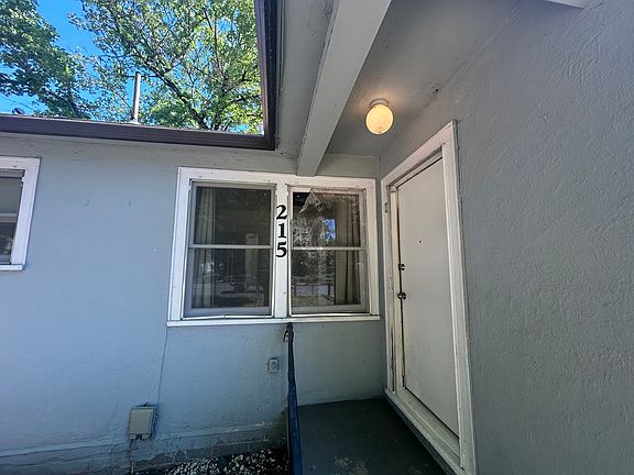 4th image of 215 SW Rogue River Ave