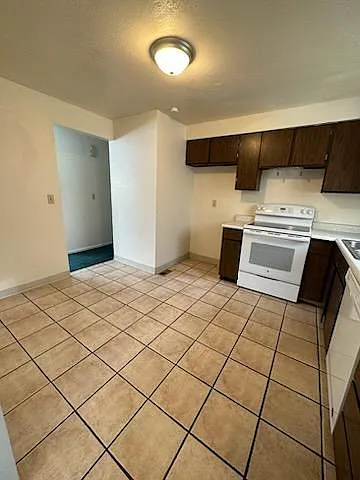 7513 W Emerald St — Photo 3