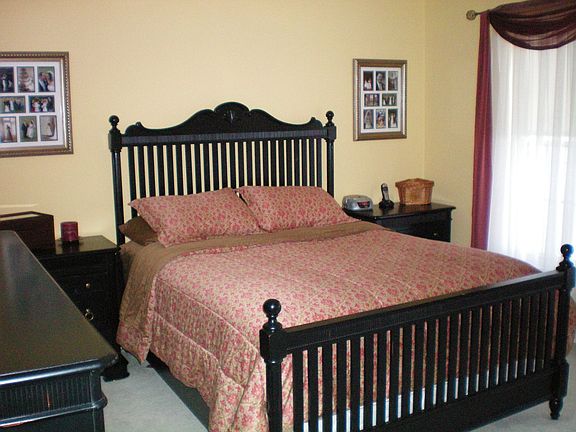 Large Bedroom with Walkin Closets