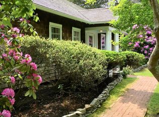 8 Tuthill Point Rd, East Moriches, NY 11940