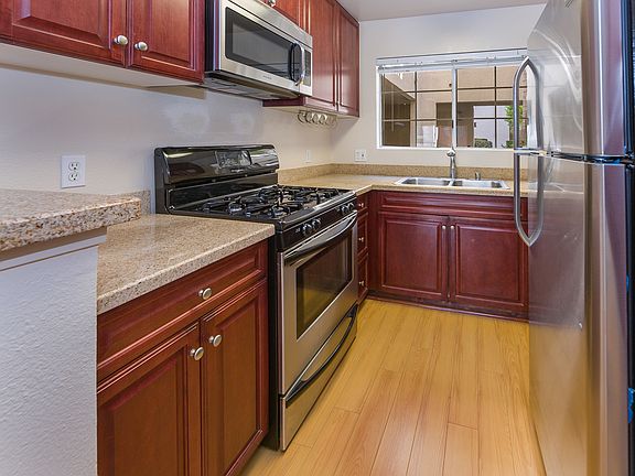 4th image of 5500 Owensmouth Ave APT 102