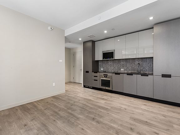 3rd image of 114 Mulberry St #201
