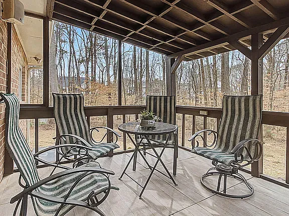 3 bed, 1114 sqft, $1,950 — Photo 3