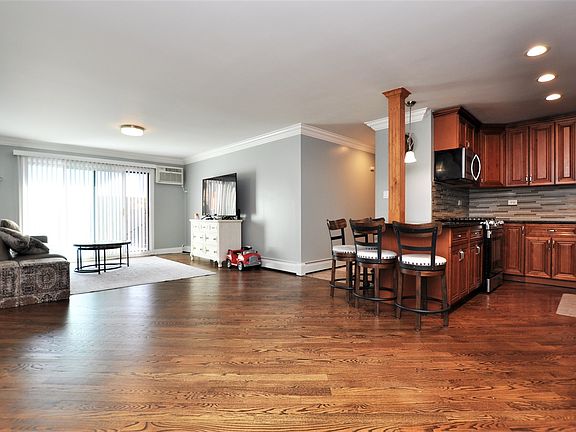 3rd image of 8936 Parkside Ave #301