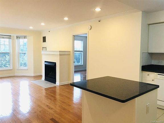 3rd image of 31 Greenridge Ave APT 3A