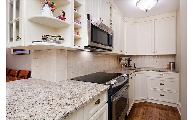 Sold by Douglas Elliman | media 22