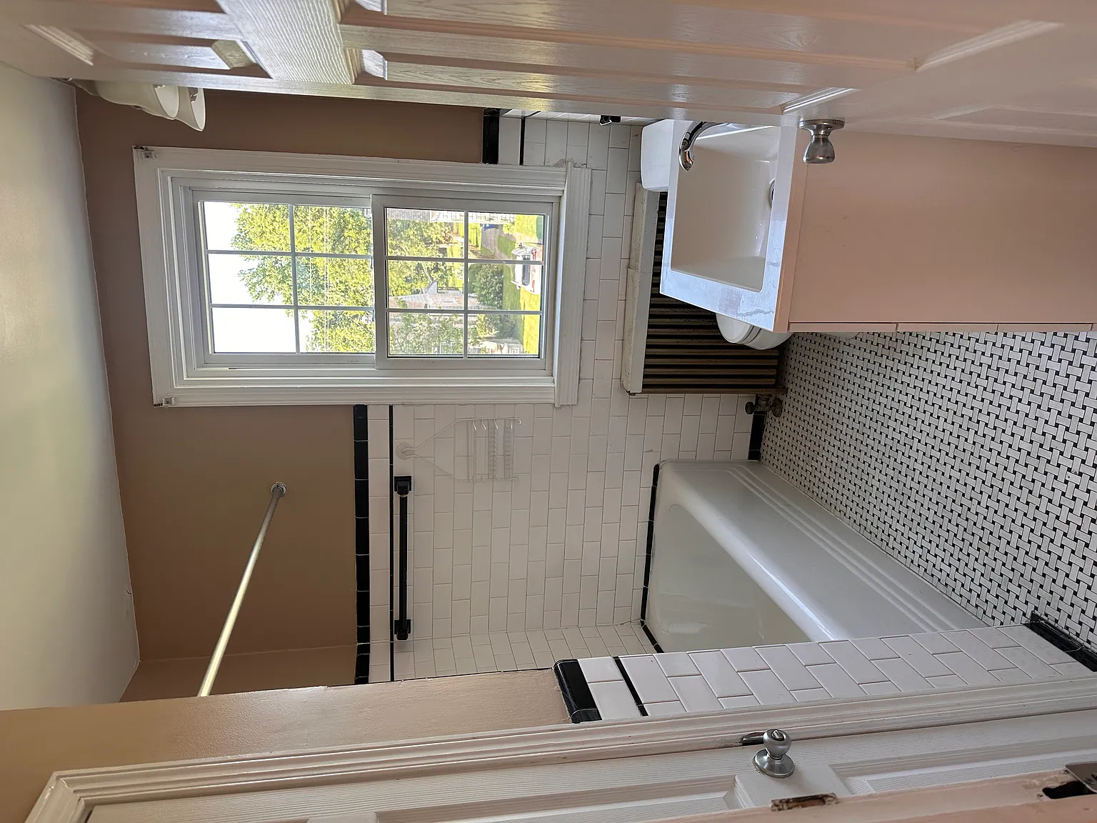 3034 Pinewood Ave — Photo 3