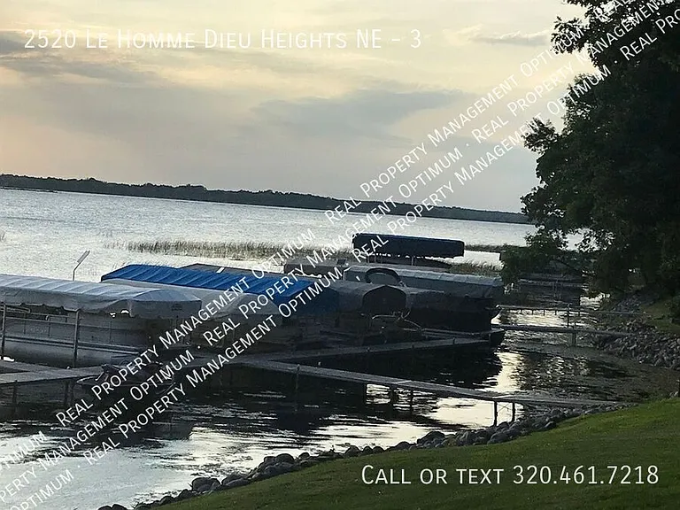 2520 Le Homme Dieu Hts NE #3 — Photo 4