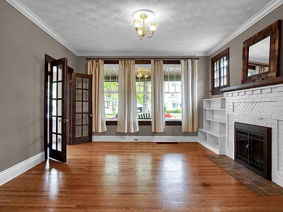 Living room with built ins and Gas Fireplace