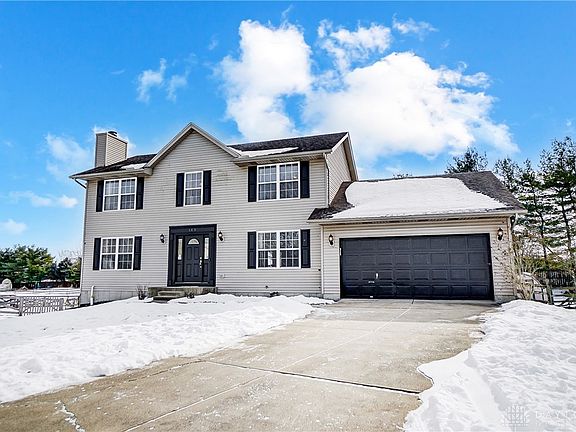 3rd image of 185 Westbourne Ct