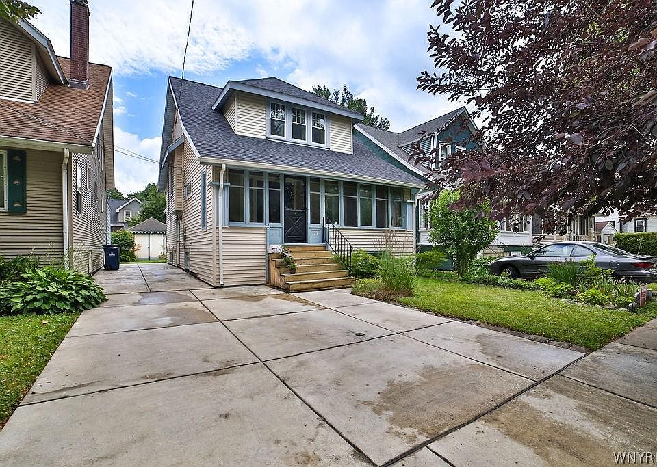 1st image of 129 Como Ave