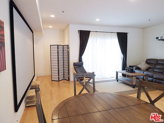 4th image of 5016 Bakman Ave #412
