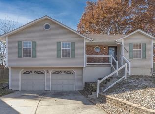 2505 NE Remington Ct, Blue Springs, MO 64014