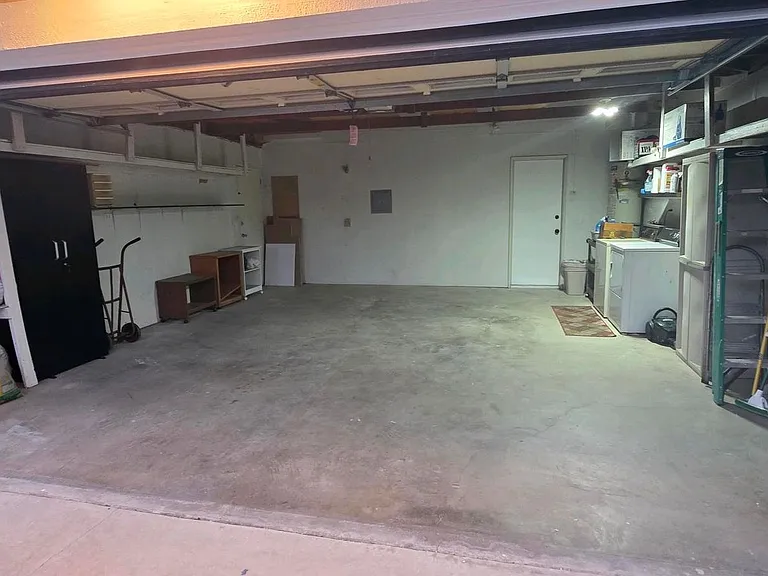 2208 El Grande St — Photo 4