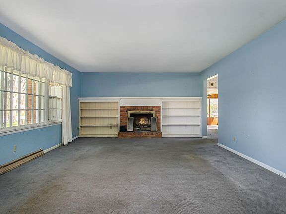 5th image of 1565 Bayview Dr