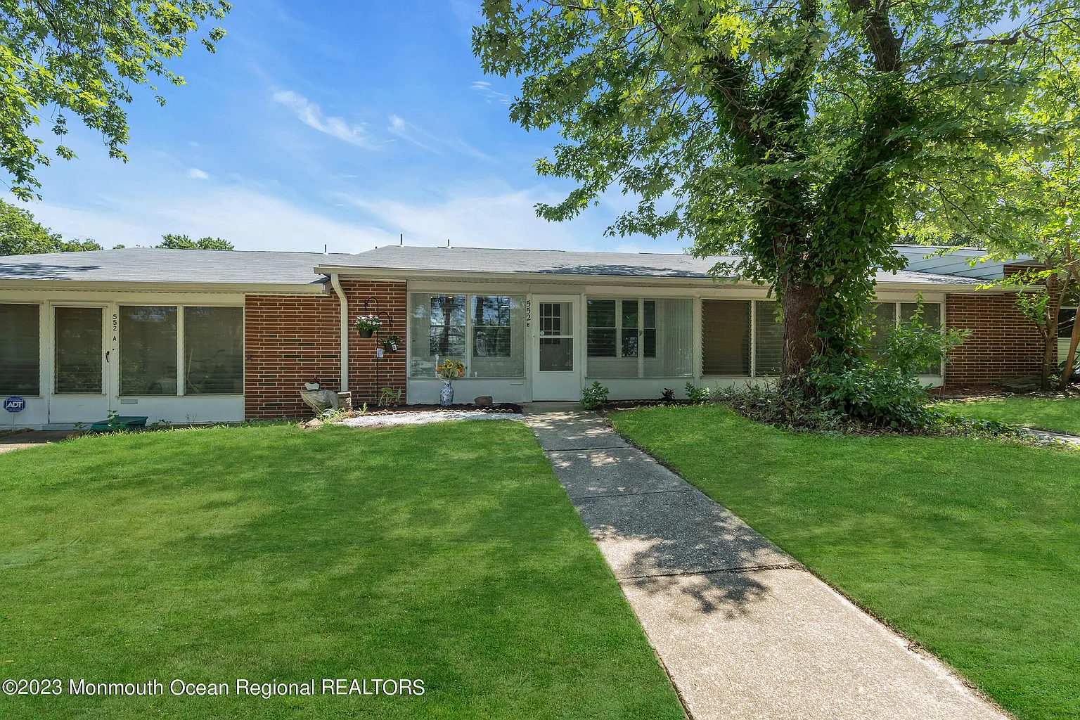 552 Sheffield Court #B photo 1