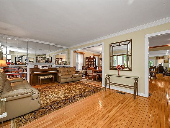 3rd image of 18433 Tudor Rd