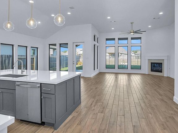 5th image of 18439 Chameleon Ct