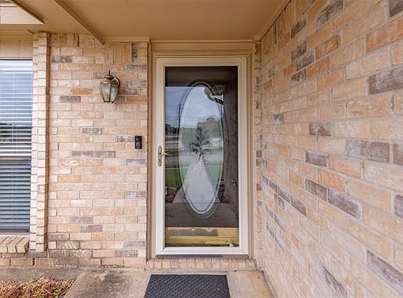 4th image of 3016 Canterbury Ln