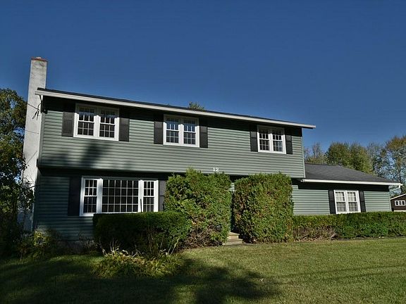 2nd image of 12 Lorraine Cres