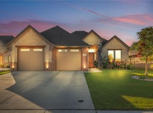 304 Paddle Boat Dr, Granbury, TX 76049