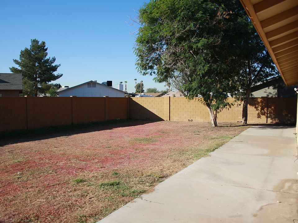 2nd image of 10917 W Roma Ave