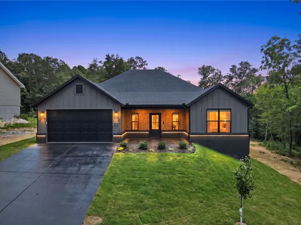 4 McGaugh Dr, Bella Vista, AR 72714