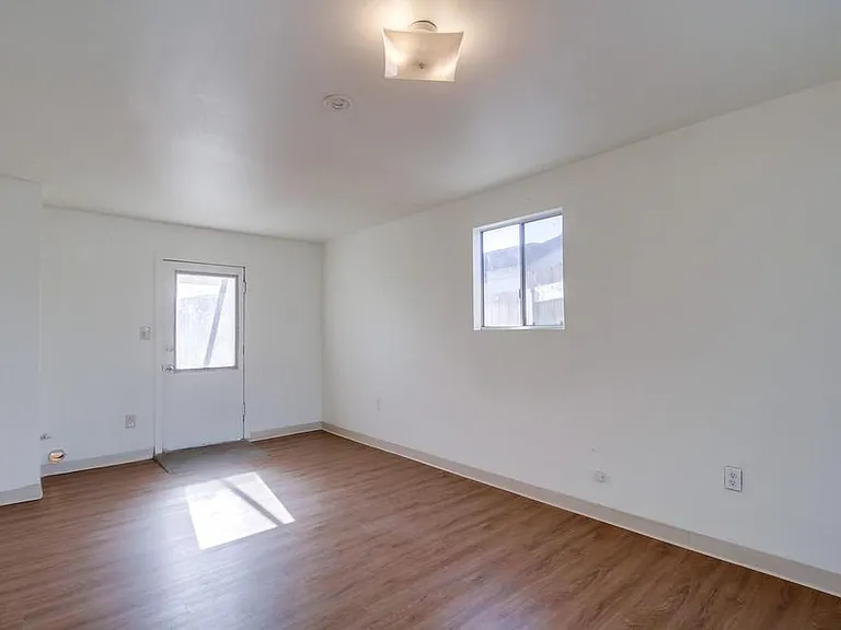 891 Elm Ave — Photo 12