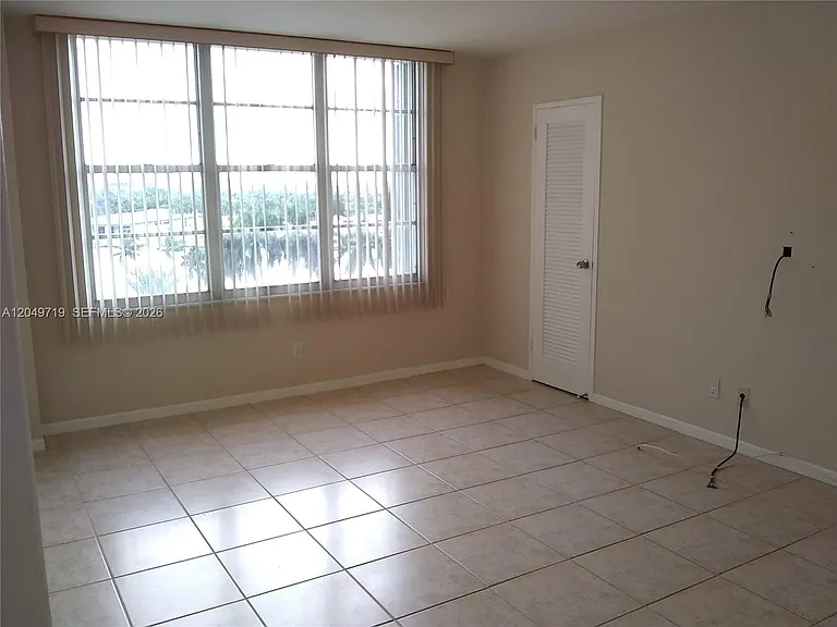 5161 Collins Ave #809 — Photo 8