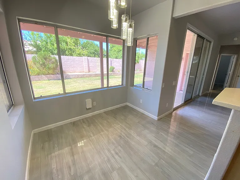 3358 E Wickieup Ln — Photo 19