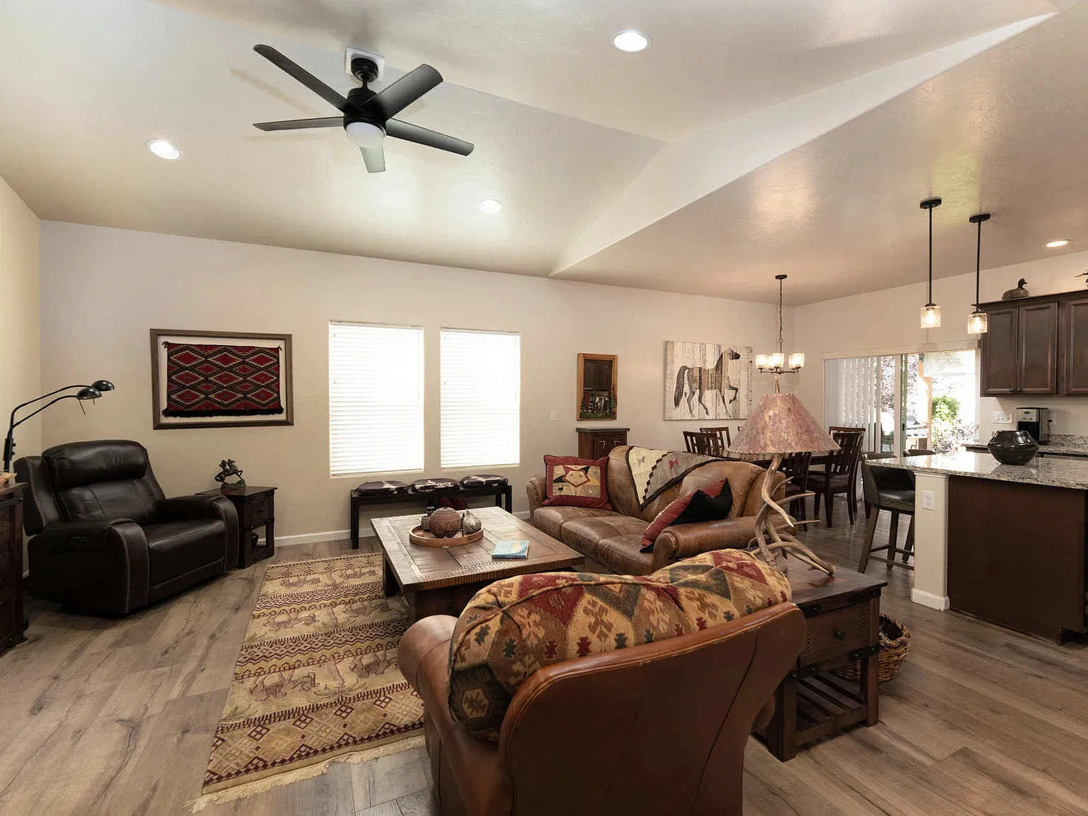3 bed, 1275 sqft, $2,800 — Photo 2