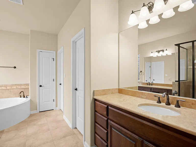 11704 Palisades Pkwy — Photo 20