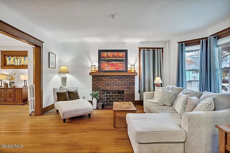 5th image of 107 Kent Street
