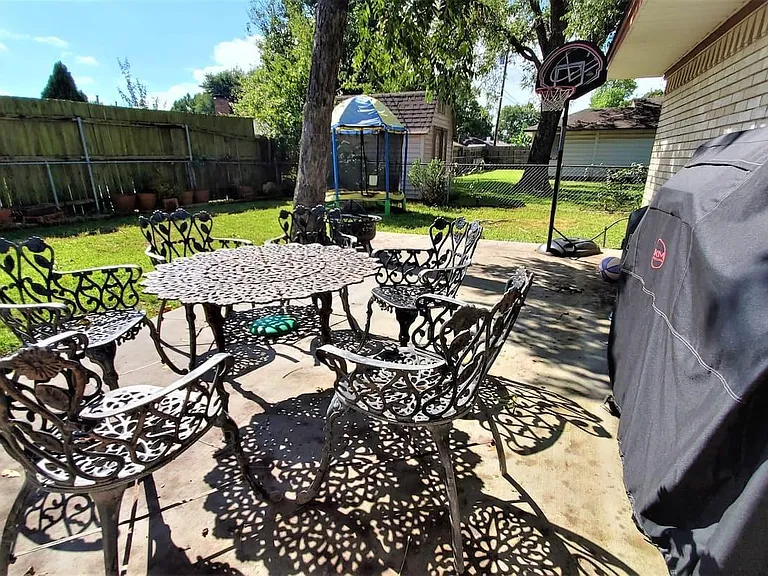 502 Forest Cir — Photo 27