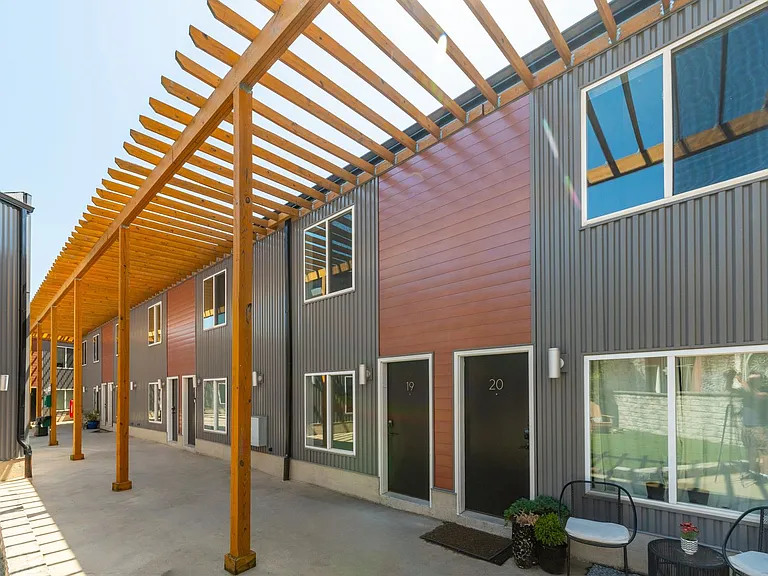 3003 Glenwood — Photo 180