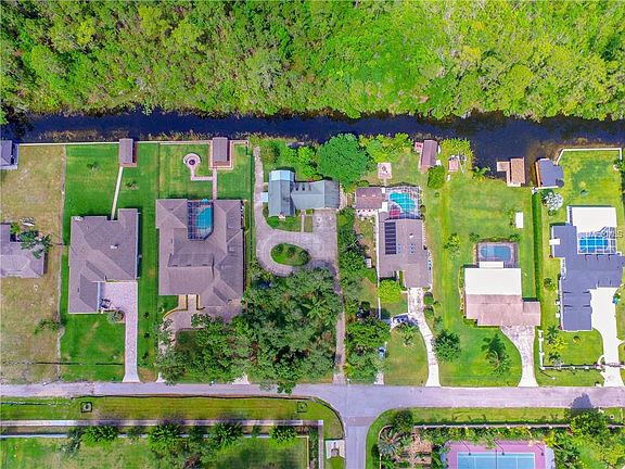4th image of 10400 Pocket Ln