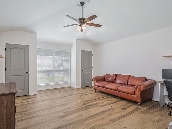 2nd image of 104 Timber Ridge Dr