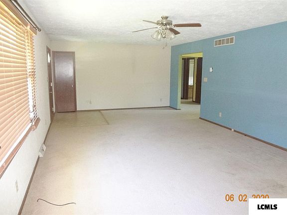 3rd image of 717 E Myrtle St