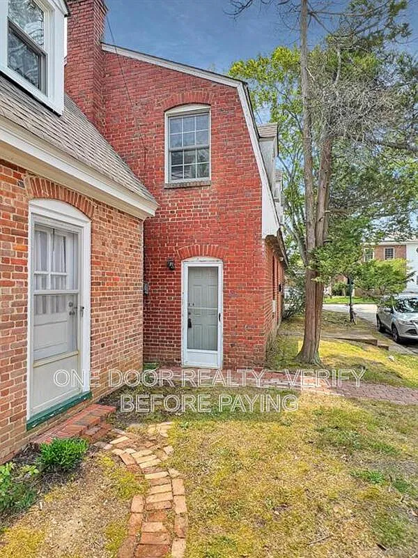 1 bed, 1.0 bath, 220 sqft, $750 — Photo 1