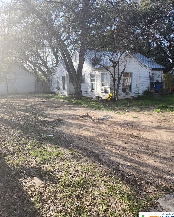 1st image of 804 Laurel Dr