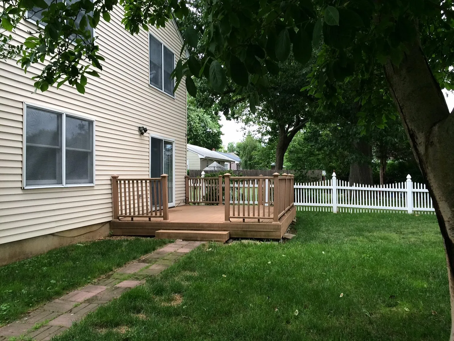 101 Redwood Ave photo 1