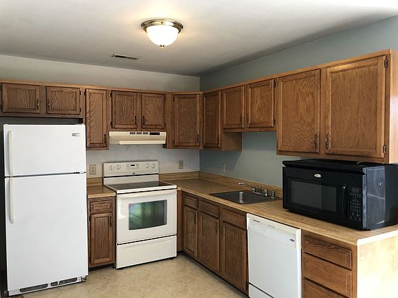 2nd image of 200 Surry Ln