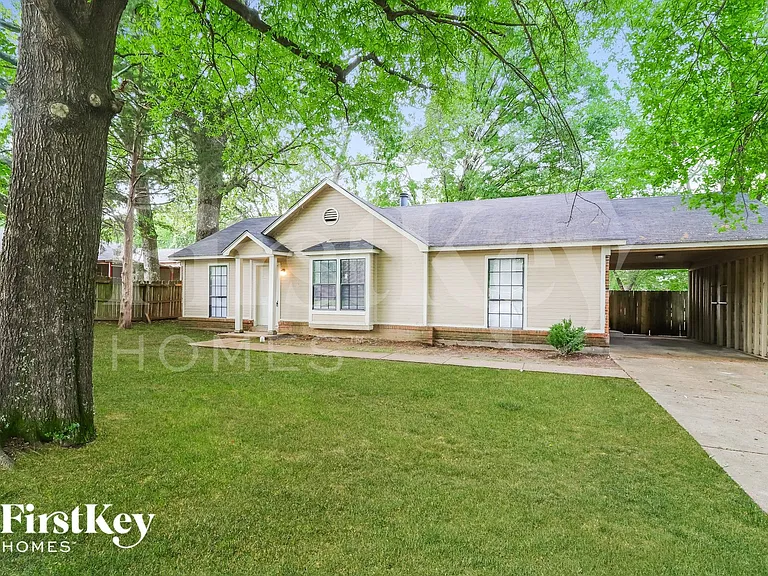 6684 Elmore Rd — Photo 2