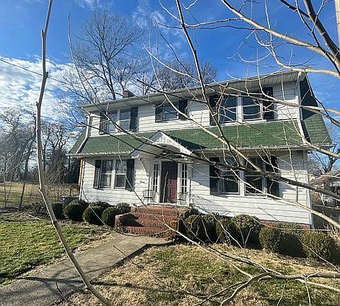 3rd image of 228 Burnam Ct
