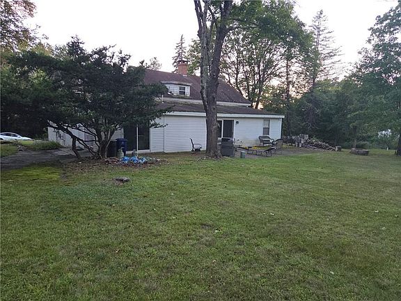 3rd image of 5 Pine Hill Rd